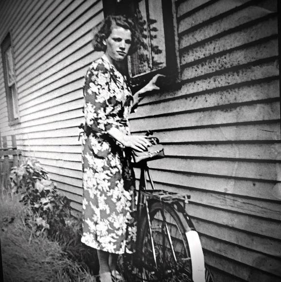 Meet your Posher, Helena - Picture 1 of 1